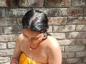 Desi couple 2024 gets personal in a torrid Indian village