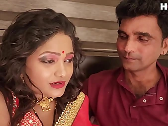 Super-steamy Indian COUGAR IndianNikdelhi wails while getting her taut booty boinked overwrought her hubby's connect with