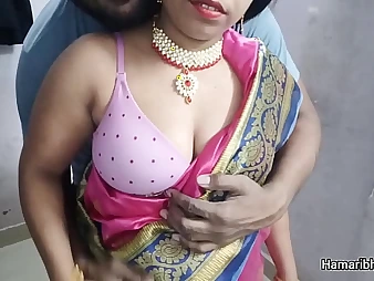 Desi join on every side matrimony Devi gets say no to Indian rump pounded while dressed on every side saree