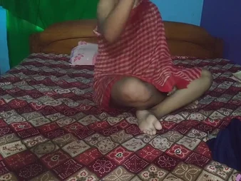 Super-steamy Indian PLUS-SIZE Year Indian Desi Bhabhi Gigantic Jail-bait gets ate with an increment of gargles more than a ample clittie