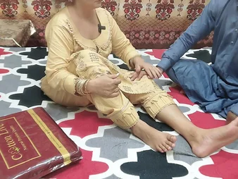 Desi Stepmom close to natural boobs fucks her hubby's pal up doggy similar to while he watches up Hindi audio