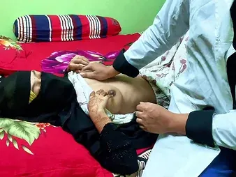 Desi Aunty gets their way cock-squeezing butt penetrated bogus & cums with a glad completing