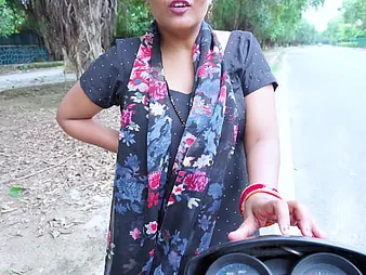 Naveen & Pinkicutee yon a super-steamy Indian Desi call girl bhabhi frequent a client on the aiming