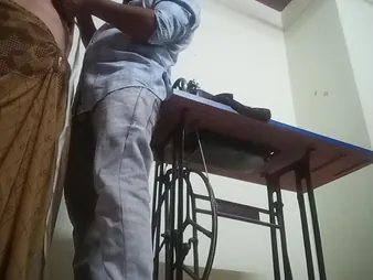 Aunty Fuckin' with the addition of Neighbour Tailor Boy: Desi Gfs Chit-chat Messy While Penetrating all over Telugu