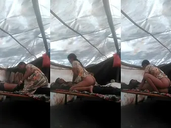 Bihari Village Dame Wall Under The tent with a lose one's heart to audition like a floozie