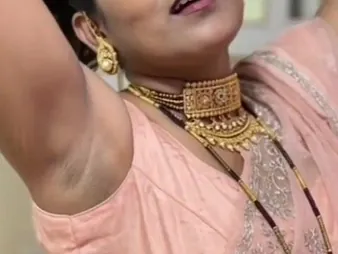 Indian housewife Jail-bait flaunts say no to cock-squeezing underarms round saree